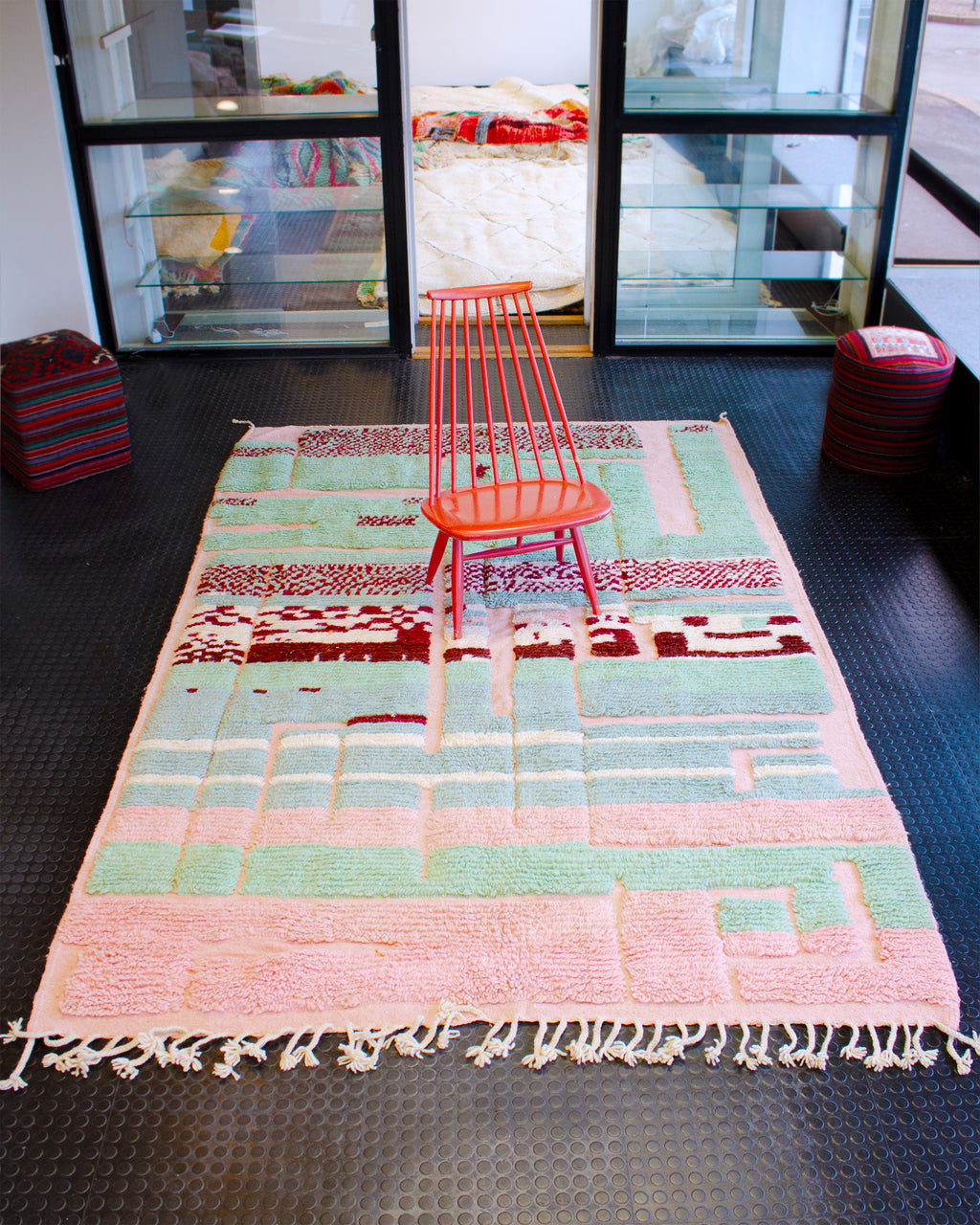 värikäs matto sisustus