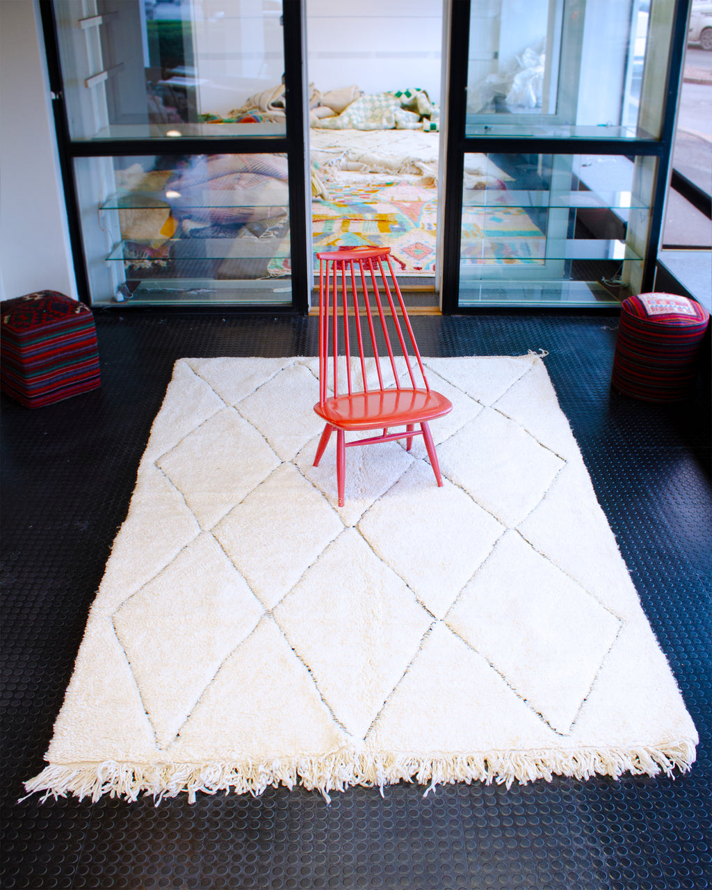 valkoinen matto sisustus