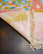 Käsinsolmittu matto