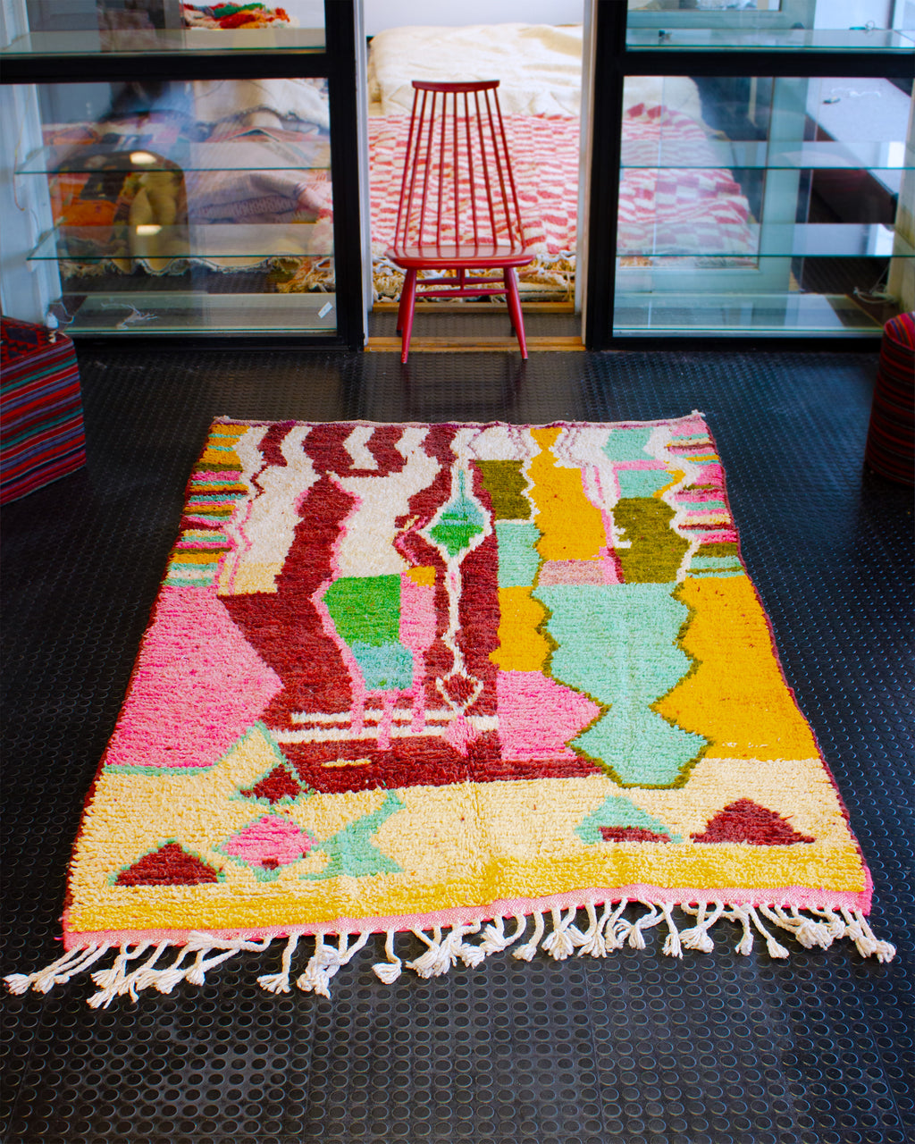 marokkolainen värikäs matto