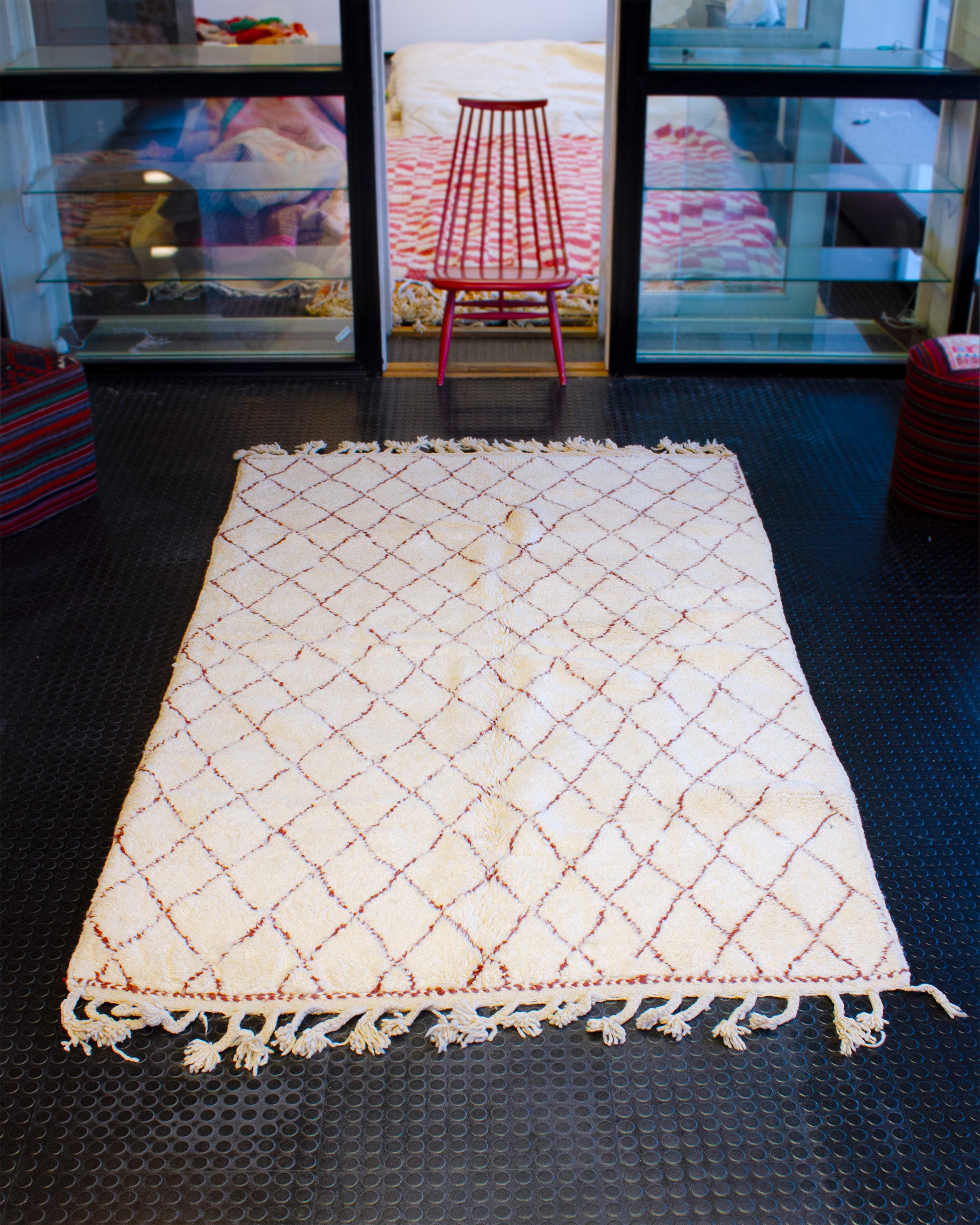 valkoinen matto olohuoneen sisustus