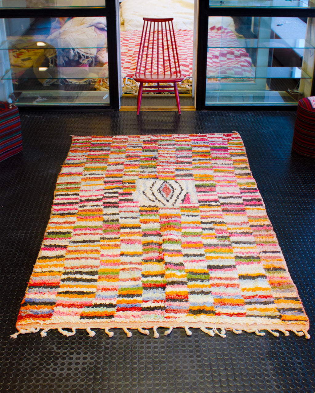 värikäs villamatto sisustus