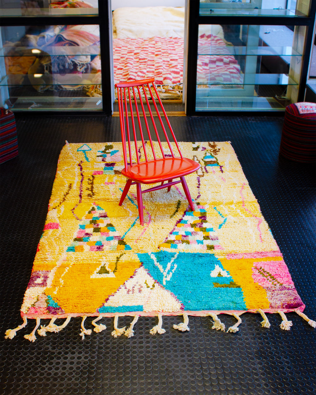 värikäs matto sisustus