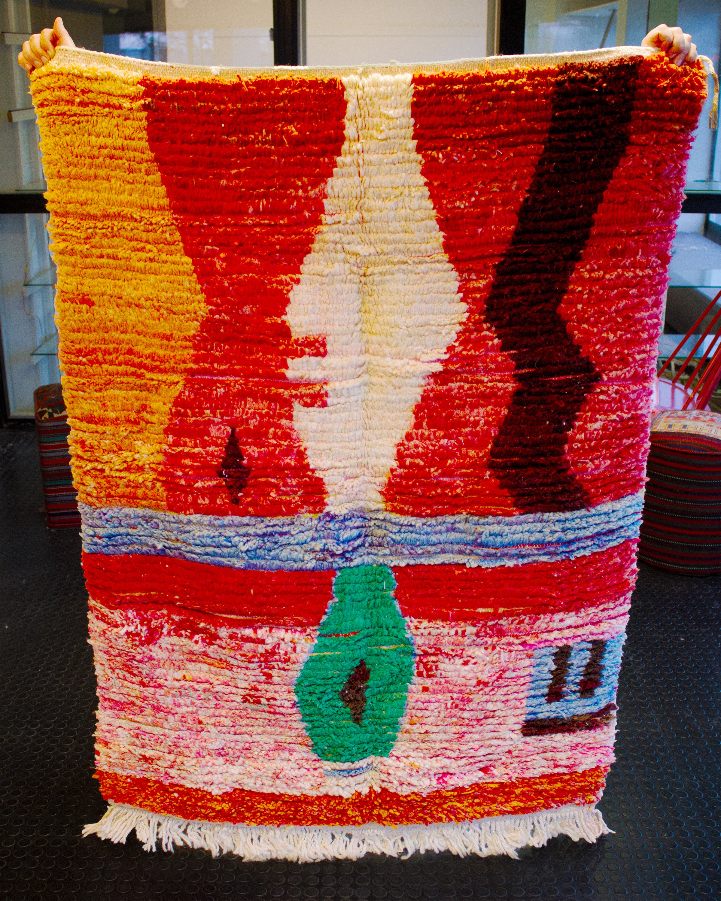 monivärinen villamatto