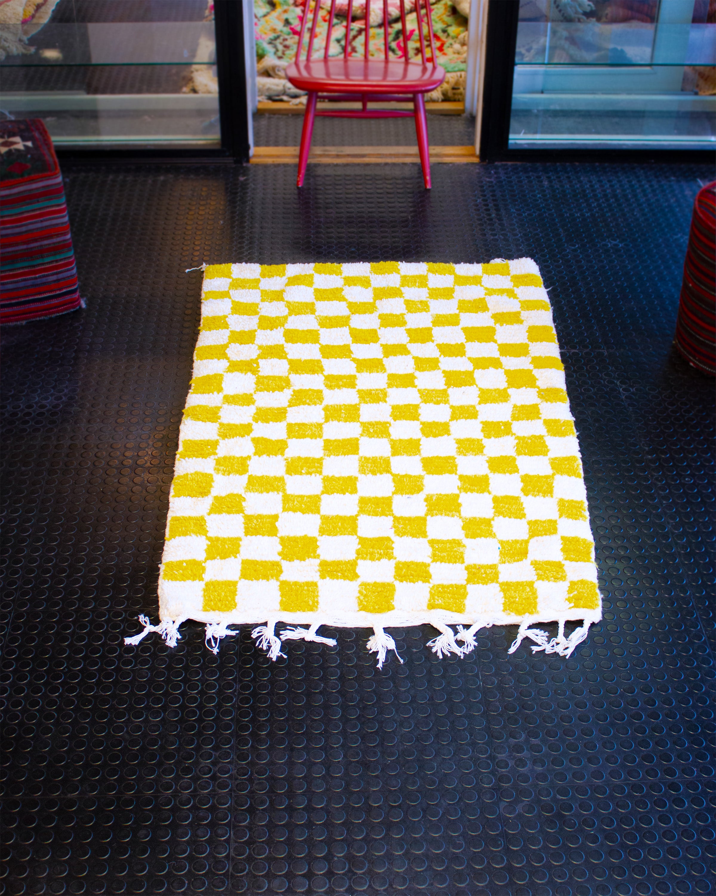 valko keltainen matto