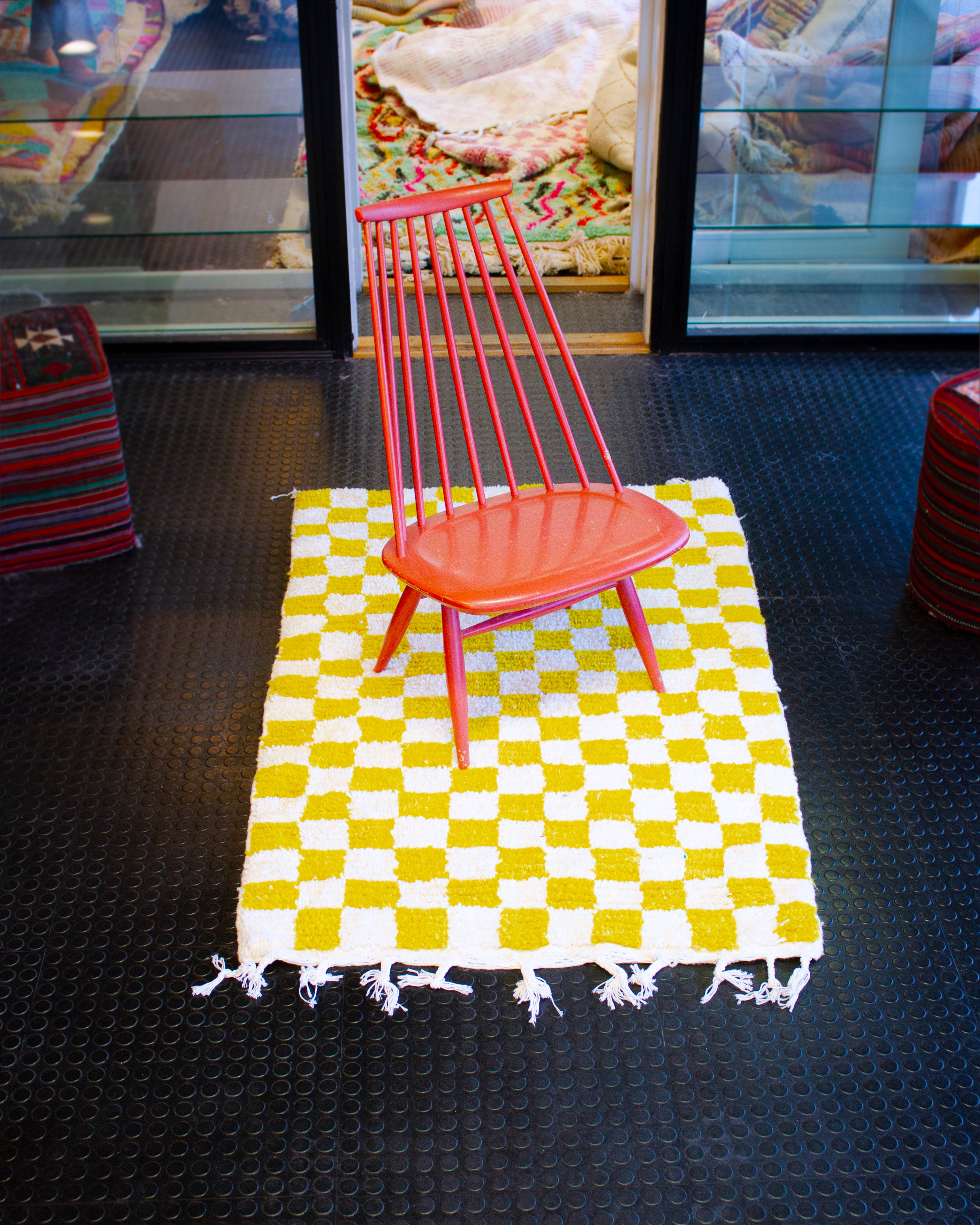 Keltainen ruudullinen matto 