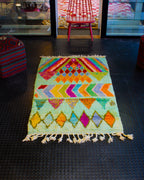 Värikäs marokkolainen matto
