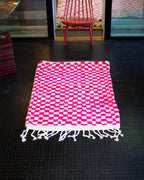 Pinkki valko ruudullinen matto
