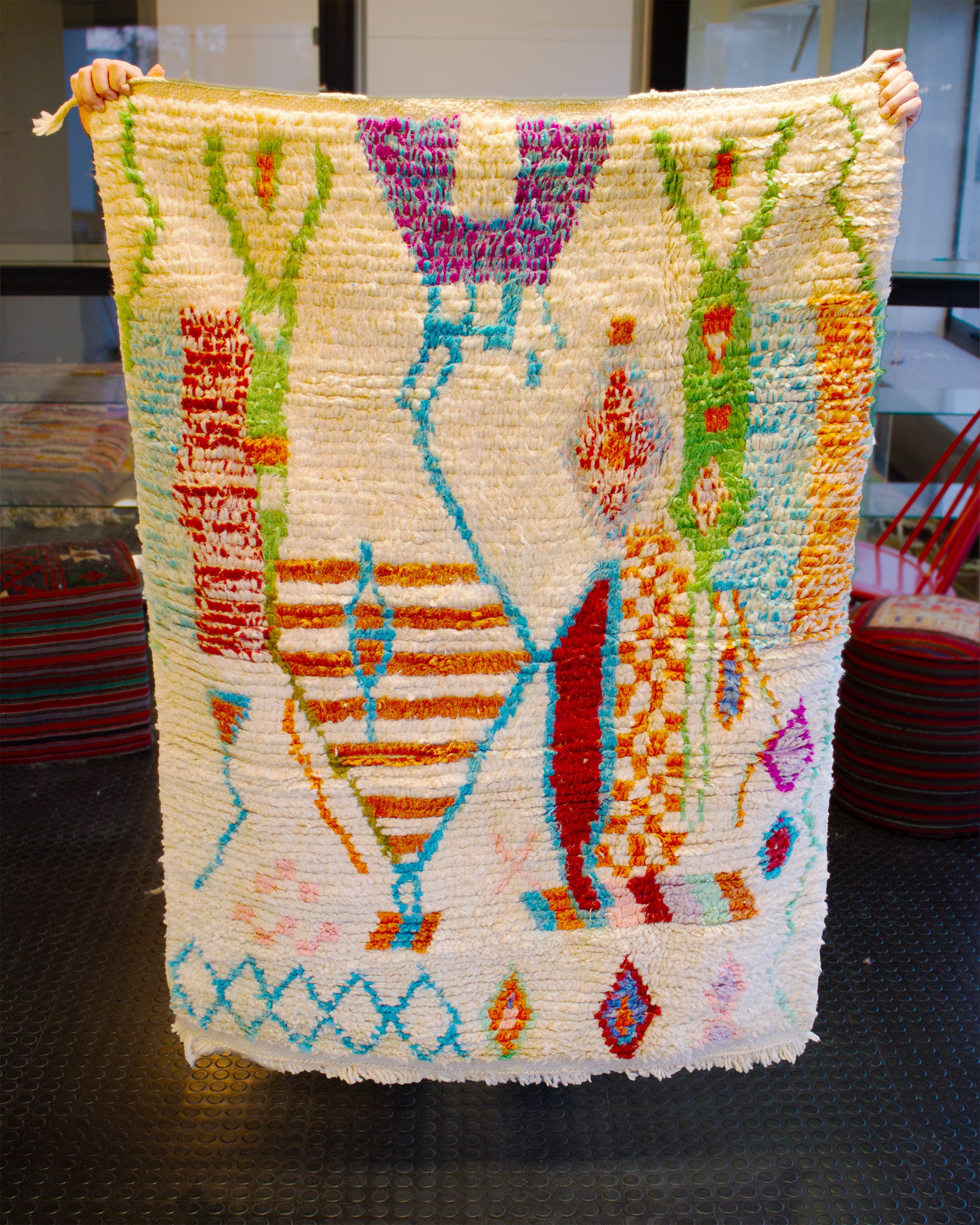 monivarinen valkoinen villamatto