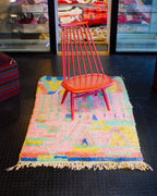 Värikäs matto sisustus