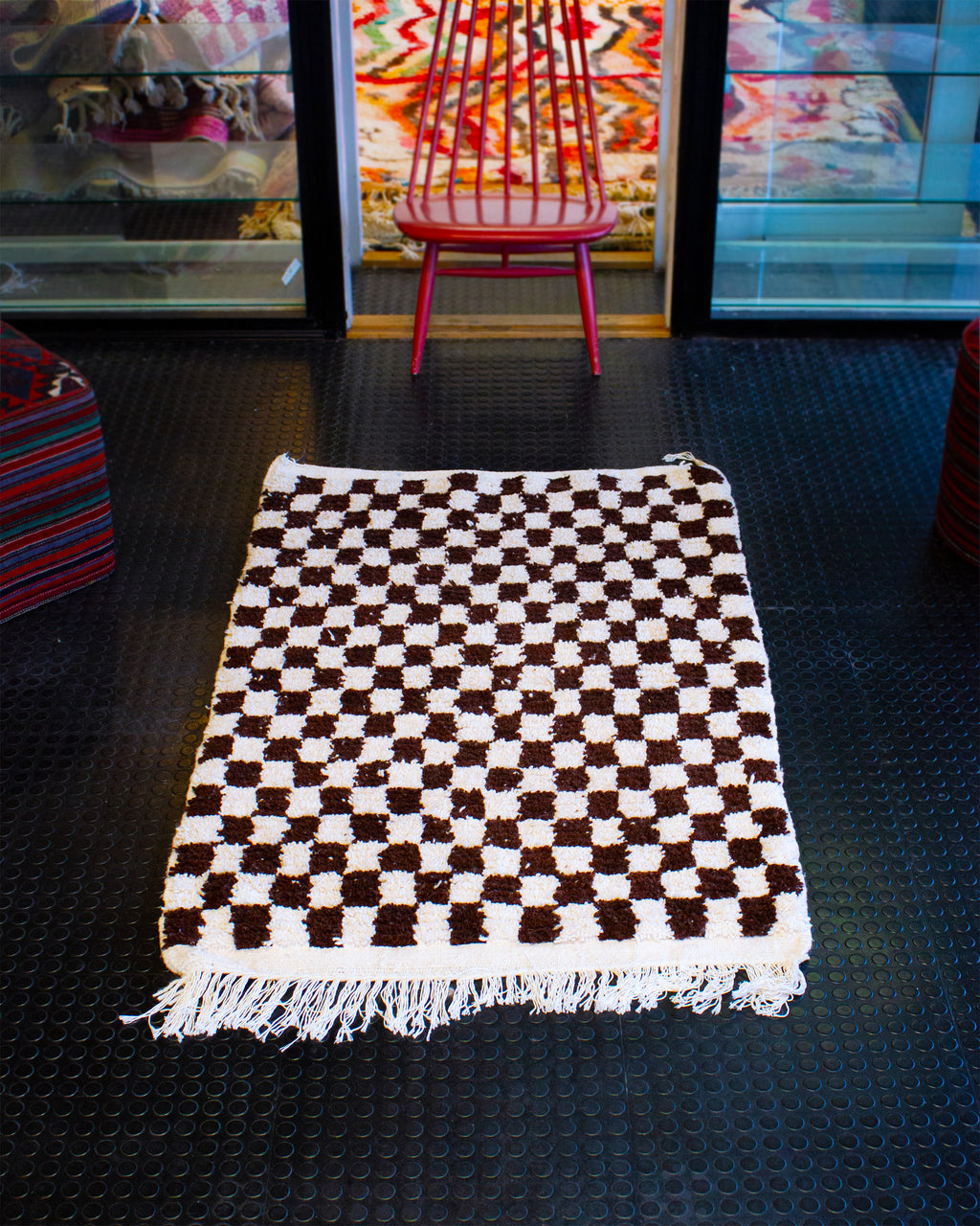 Ruskea ruudullinen villamatto