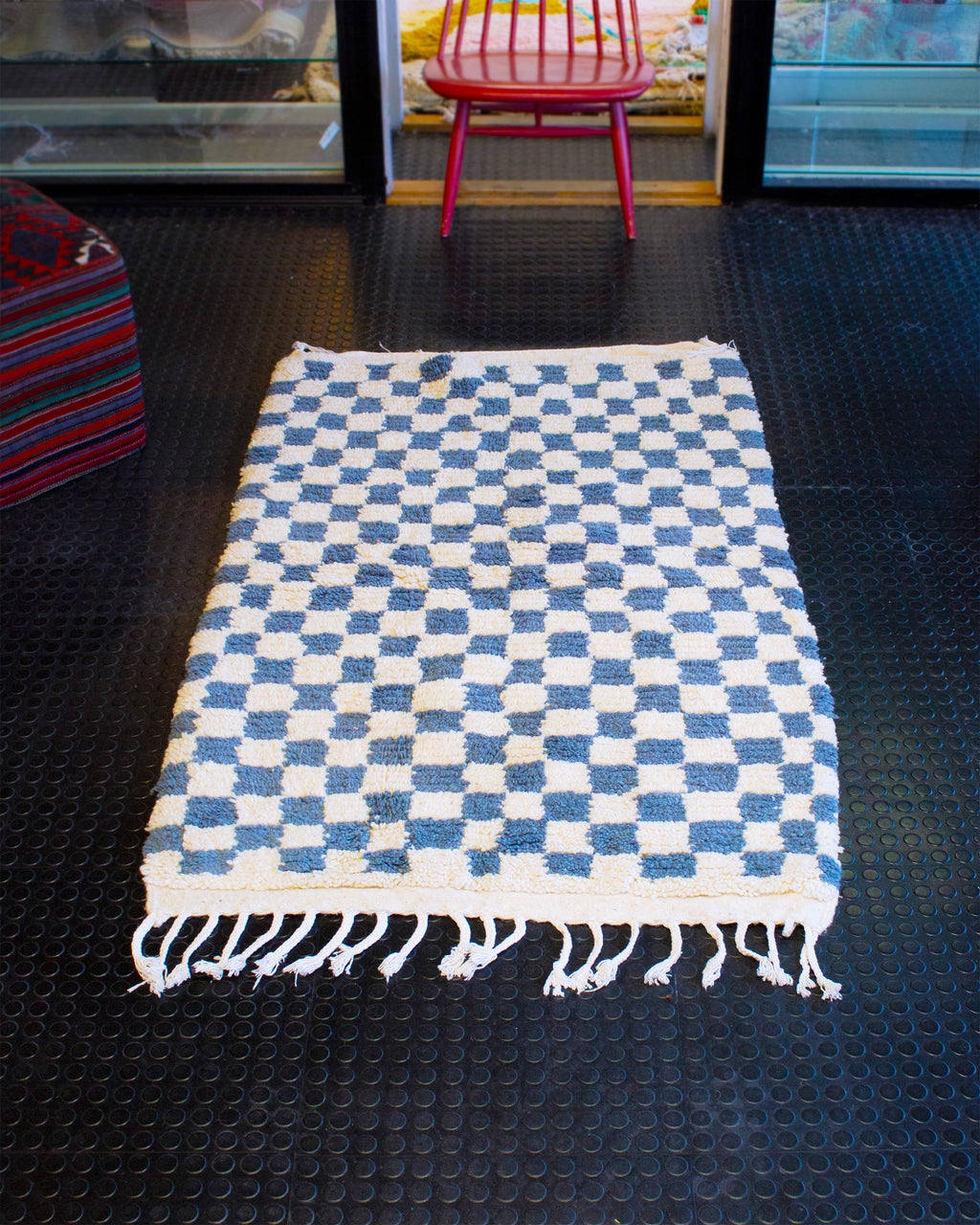 Vaalean sininen ruudullinen villamatto