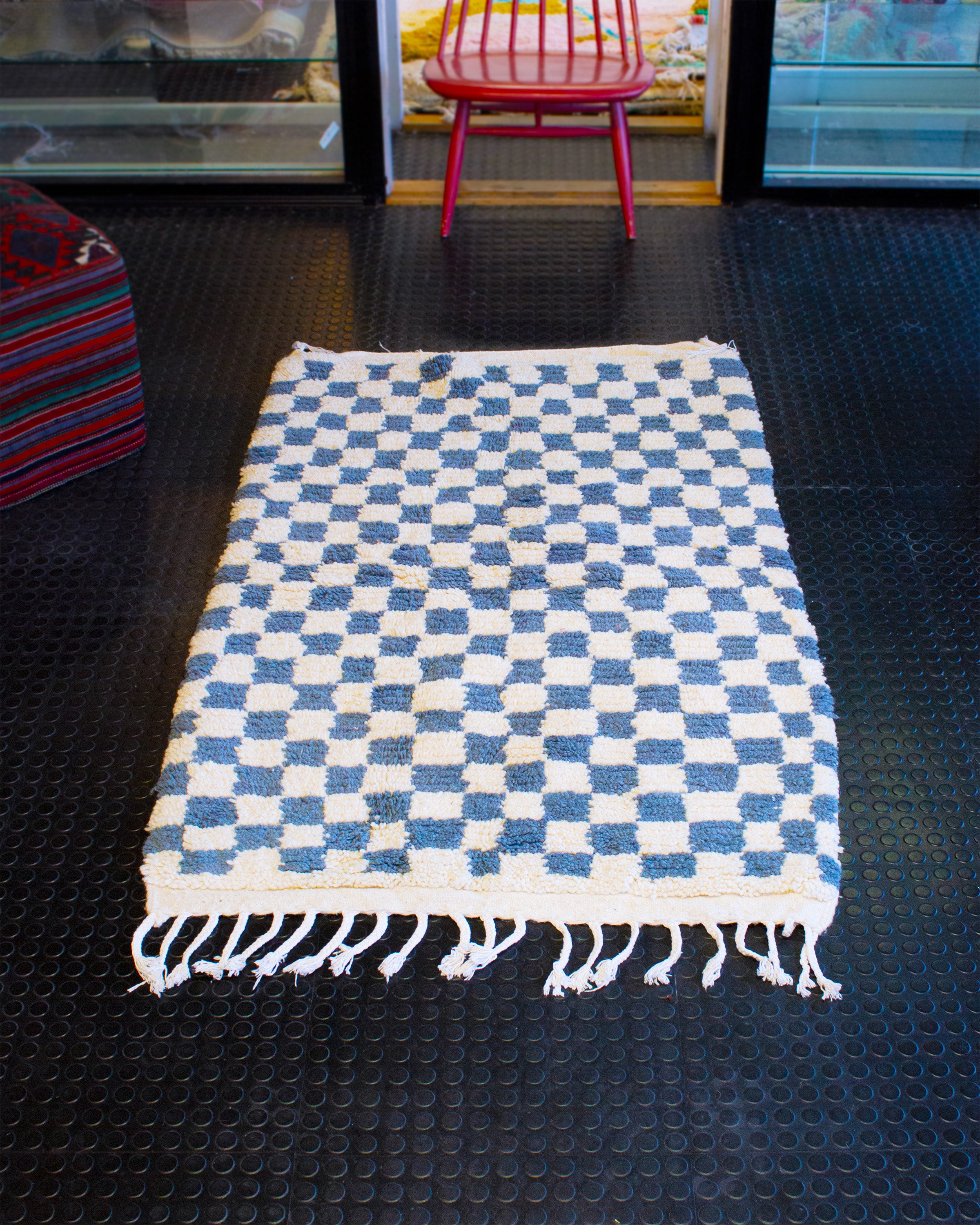 Vaalean sininen ruudullinen villamatto