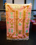 värikäs marokkolainen matto