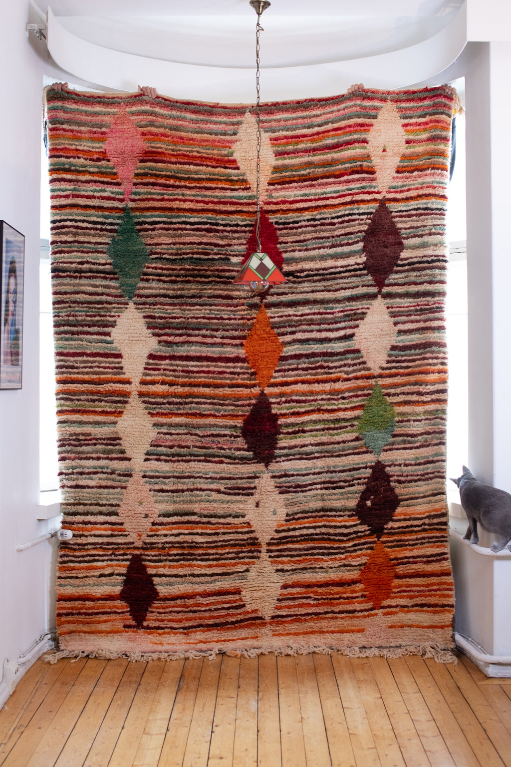 Värikäs marokkolainen matto