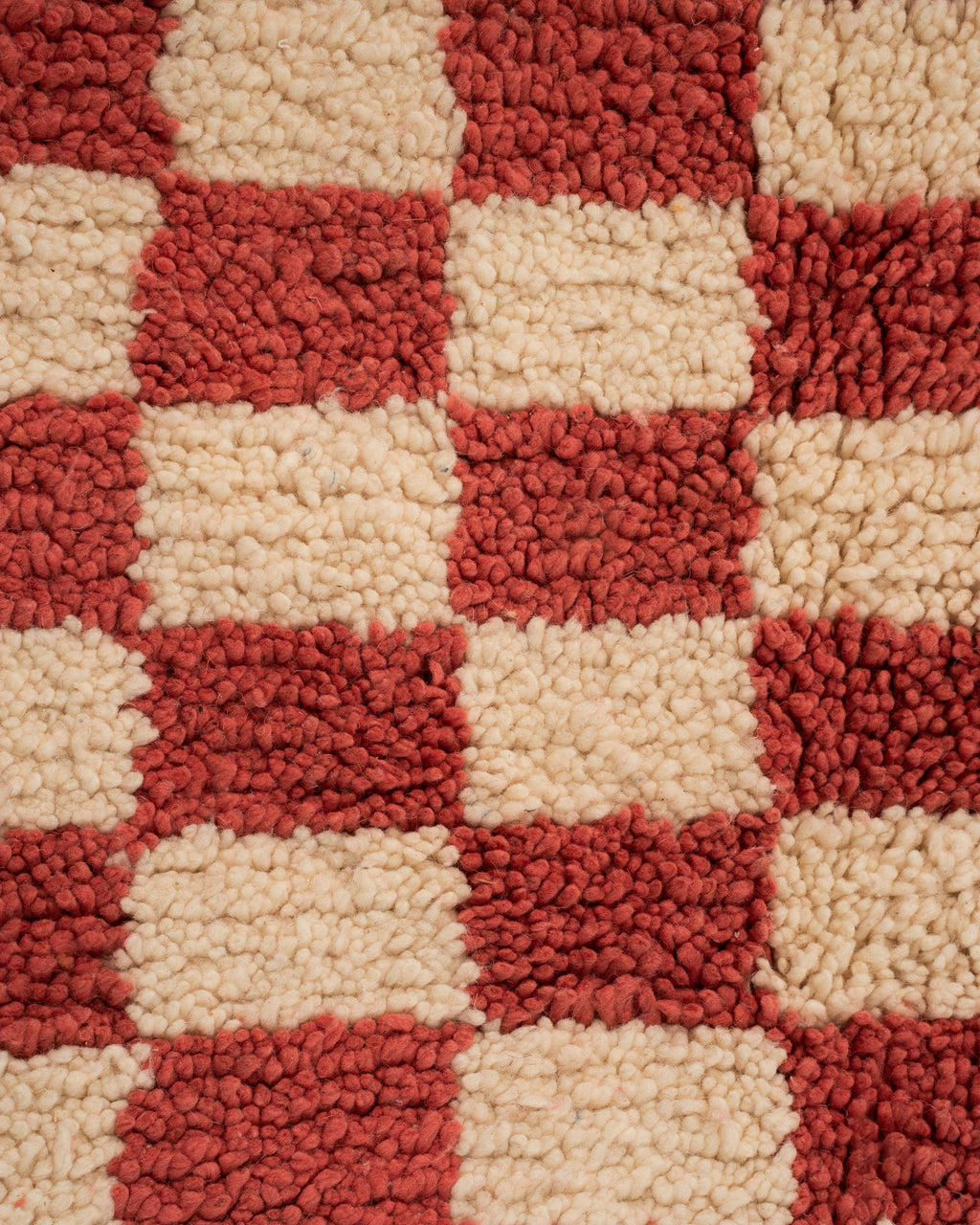 Punertava ruudullinen villamatto<br>300cm x 200cm