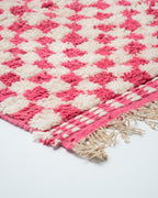 Pinkki ruudullinen marokkolainen matto 240cm x 225cm