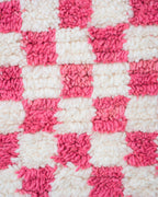Pinkki ruudullinen marokkolainen matto 240cm x 225cm