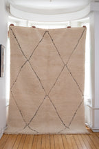 valkoinen marokkolainen matto